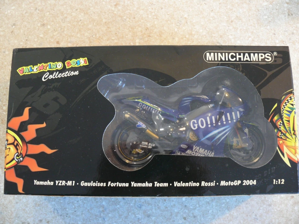 1/12 Minichamps Valentino Rossi Collection- 2004 MotoGP Gauloise Yamaha YZR-M1 . - Image 3 of 4