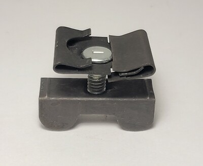 Qty- 100 HIT, TWIST CLIP To Suspend Fluorescent Fixtures Flush to Underside