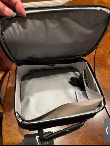 Nike Swoosh Insulated Zippered Red Lunch Bag - Picture 3 of 3