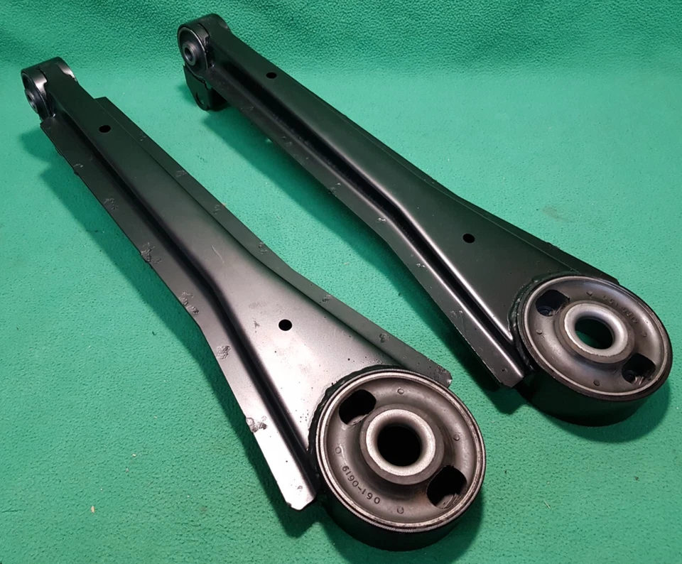 Par de brazos de arrastre de radio trasero Jaguar XJS XJ6 XJ12 X2 casquillos nuevo C41831 Foto 2 de 2