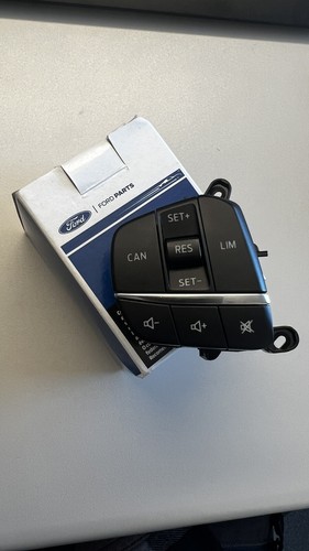 Ford Fiesta MK8 H1BT-9E740-BB Lenkradtasten Multifunktionstaste