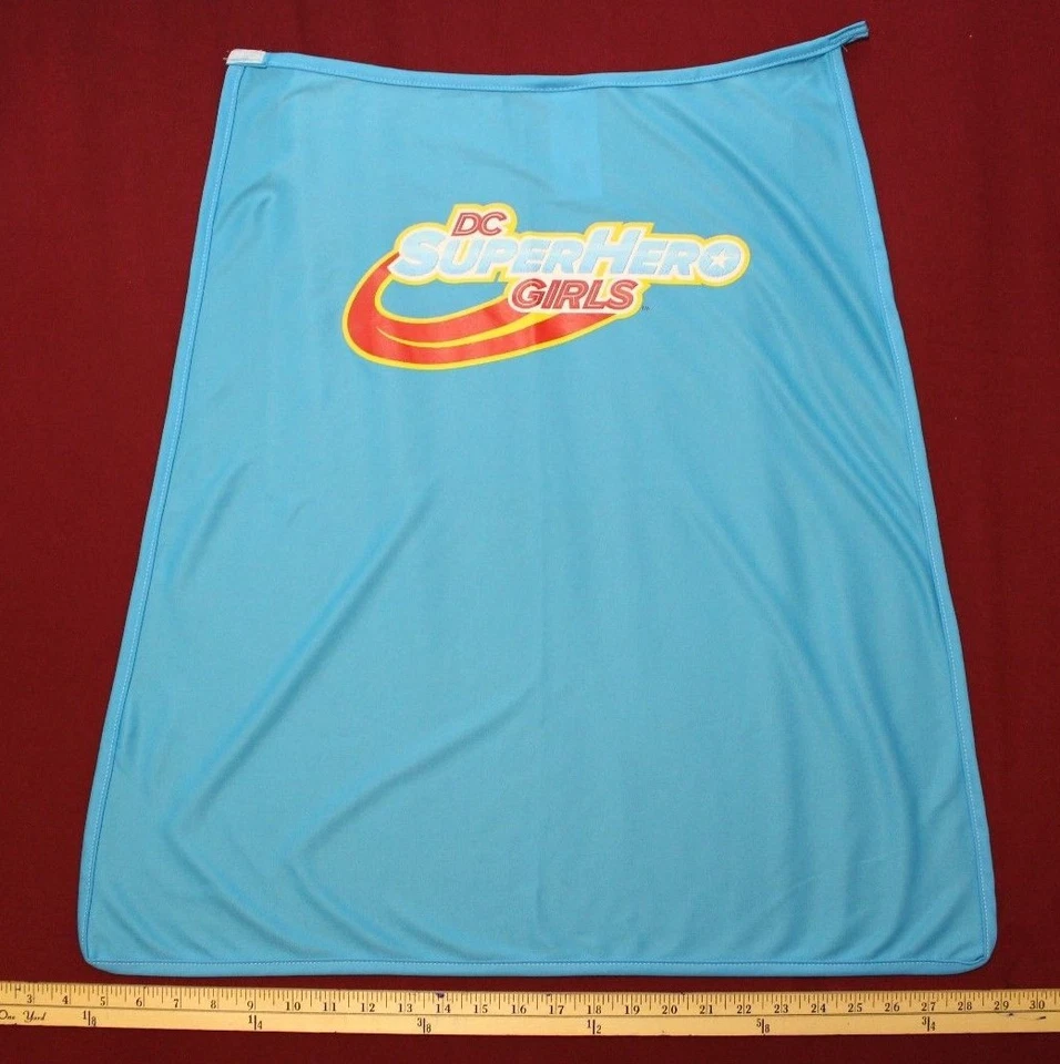 SDCC 2017 DC Comics Super Hero Girls Capa Azul Mujer Maravilla Batgirl Supergirl Foto 4 de 4
