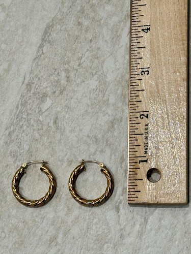 Pendientes de Colección Oro Amarillo 14K Cinta de Aro Textura Torcida Joyería Patrimonial Huecos - Imagen 8 de 9
