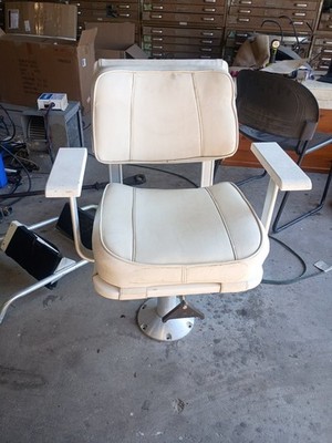 Garelick Eez-In Classic Pilot / Captain's Helm Chair with Pedestal Base