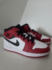 Nike Jordan 1 Mid Chicago Black White Red EU36