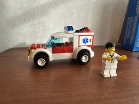 Retired 2006 LEGO City Sets 7902 Dr's Car & 7890 Ambulance-Used-Complete