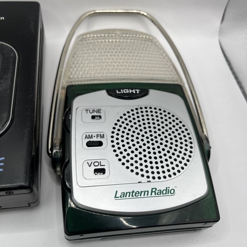 Lot of 5 Vintage Cassette Players/lantern Radio For Parts/Repair - Picture 4 of 6