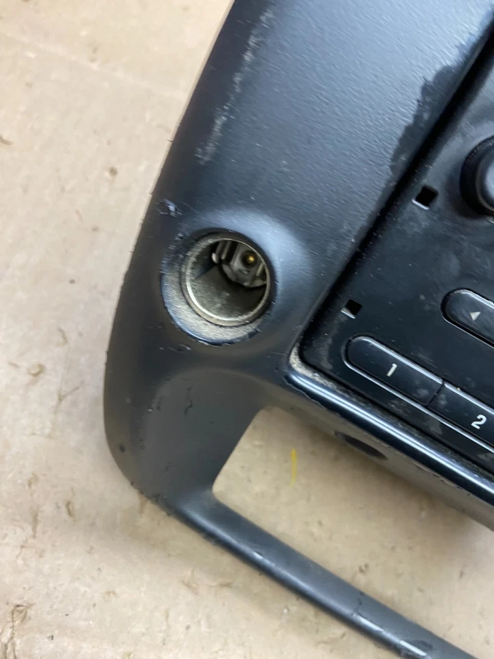 Ford Ranger 2004-2006 radio estéreo audio reproductor de CD bisel ventilación de aire T9418 DG Foto 4 de 4