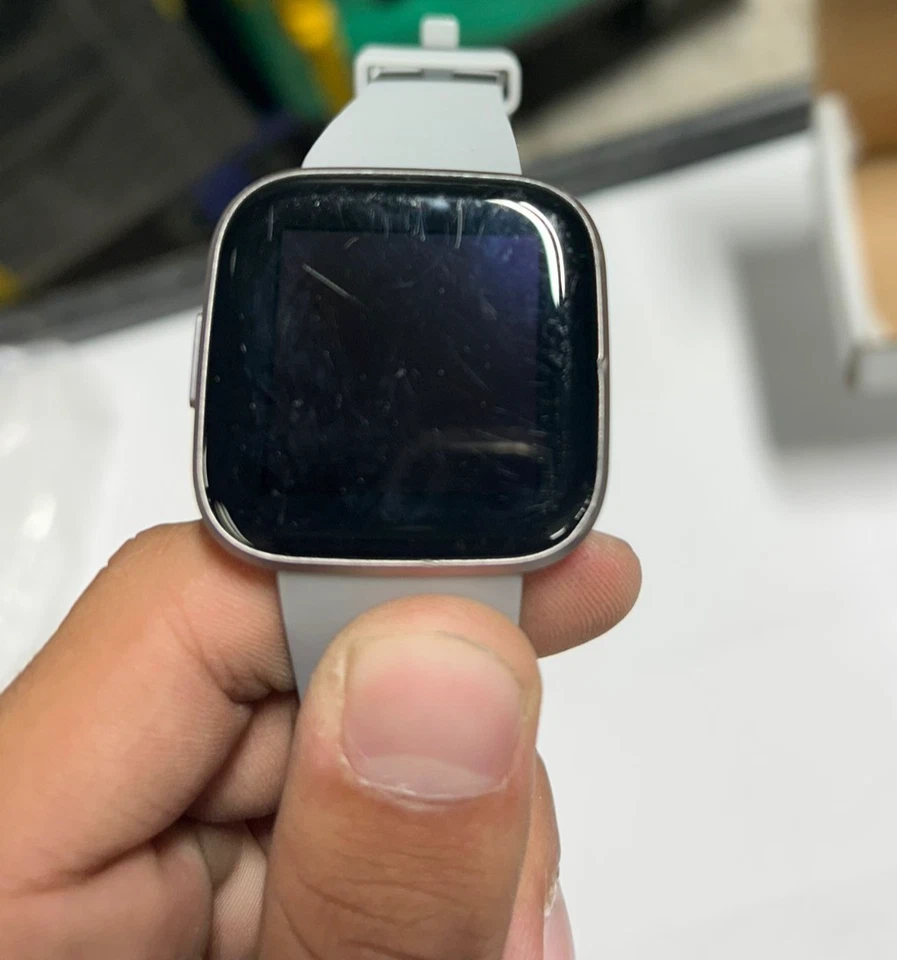 Трекер активности Fitbit Versa 2 - серый б/у - Изображение 2 из 3