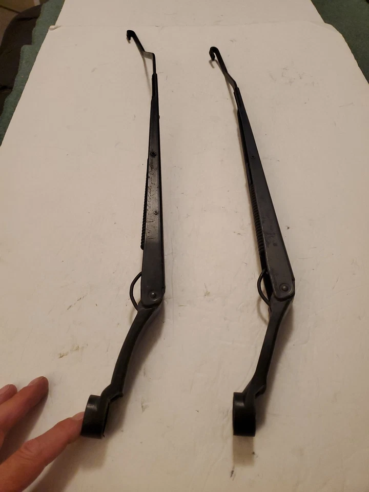 2004 2011 Chevrolet Aveo LEFT & RIGHT Windshield Wiper ARMS OEM - Image 3 of 4