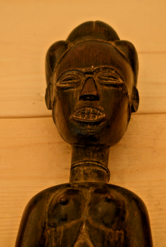 Ancienne statue tribale en bois homme sculpté main figurine fertilité africaine 20" de haut - Photo 2/11