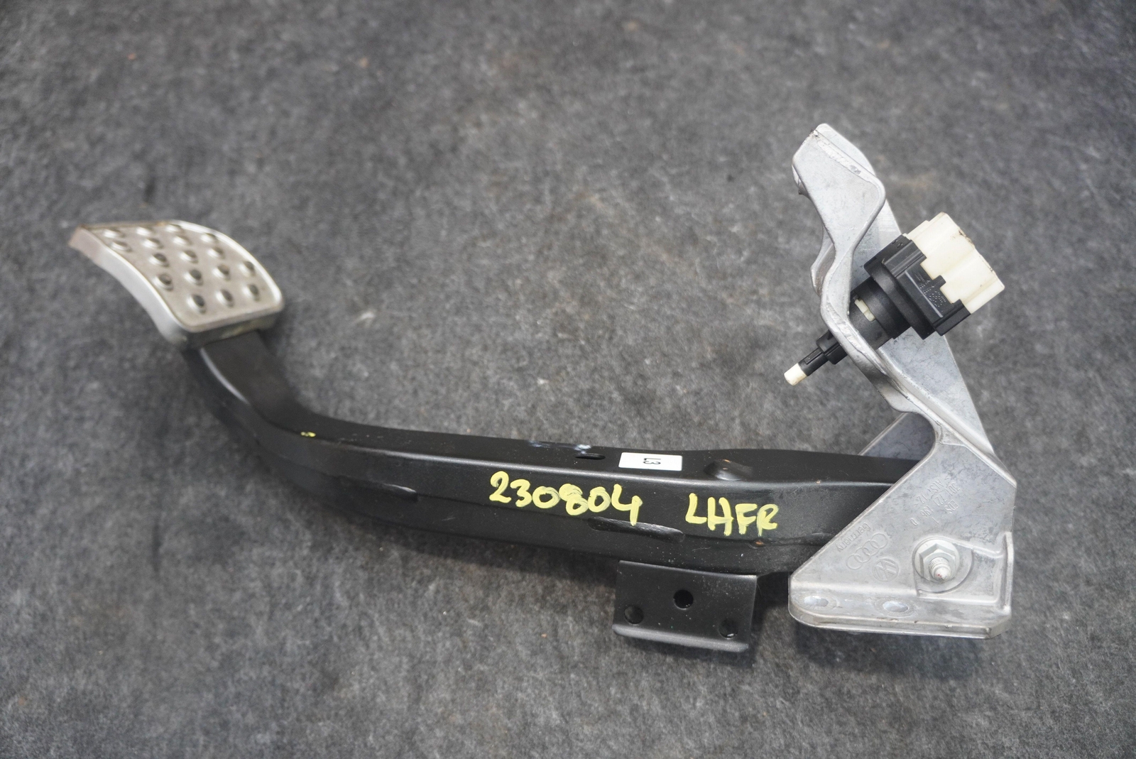 Brake Pedal Bracket Assembly 3W1723150 OEM Bentley Continental GTC 2016