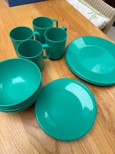 Piknikowe talerze obiadowe X 3 / Talerze boczne X 4 / Miski X 4 / Kubki - zestaw 4 szt.