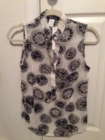 Ivory Women Junior Top With Black Clock Print With Tag Size Small Ivory Women Junior Top With Black Clock Print With Tag Size Small