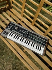 Korg microKORG Synthesizer with Vocoder