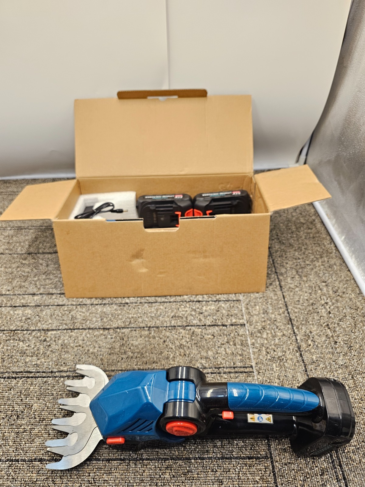 Cordless Hedge Trimmer 21v Electric Grass Shears & Shrub Trimmer w/ 2 Battery