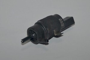 Waschpumpe VW Audi A5 8TA Waschwasserpumpe Scheibenreinigung 8K5955647 Original