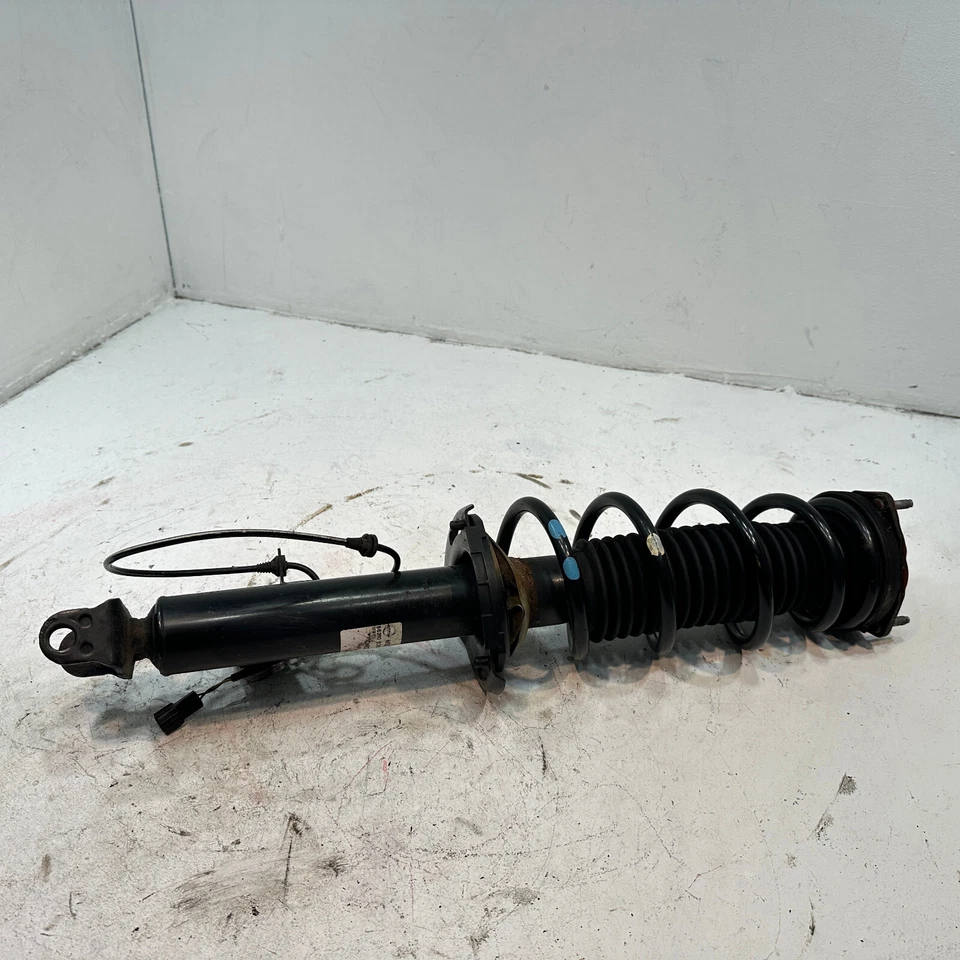 19-20 INFINITI Q50 AWD REAR PASSENGER SHOCK STRUT ABSORBER W/ COIL SPRING OEM - Imagem 2 de 4