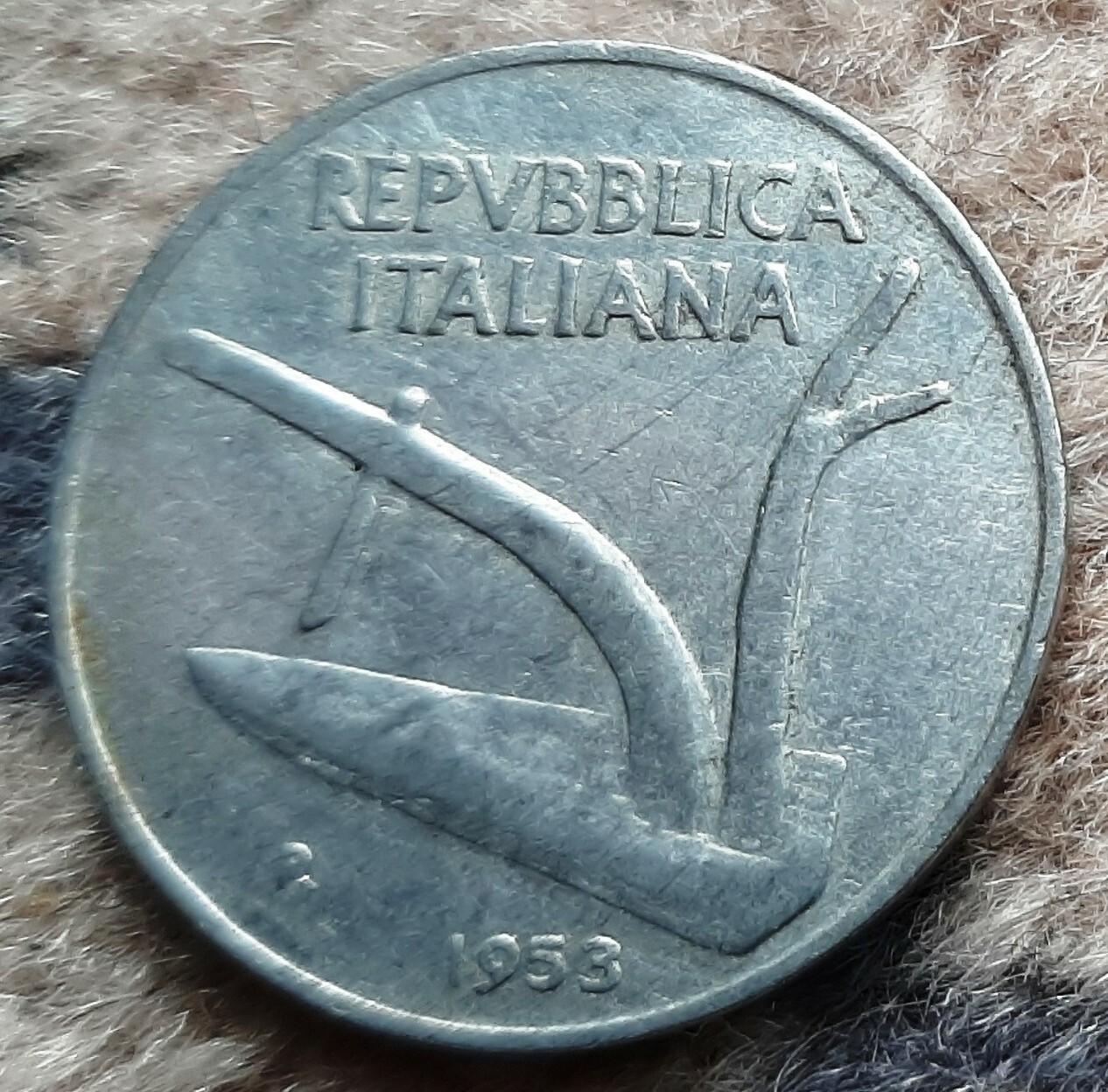 Foto 1 di 2