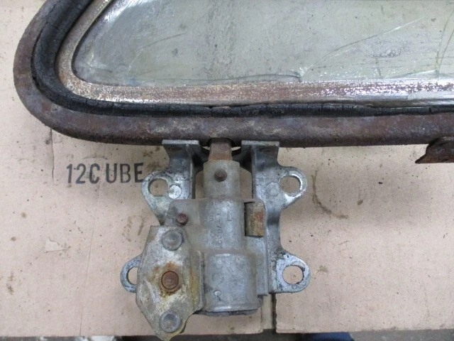 1940 LaSalle Driver (left) Front Vent Window Assembly - Image 2 of 4