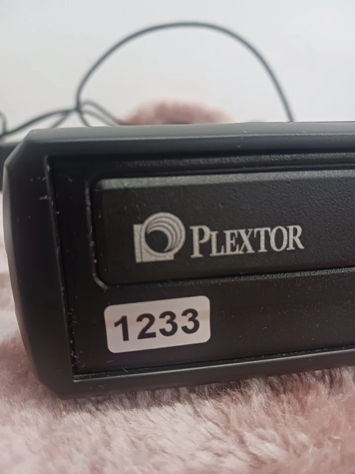 For parts! PLEXTOR PX-810UF DVD/CD Rewritable Drive - Image 2 of 4