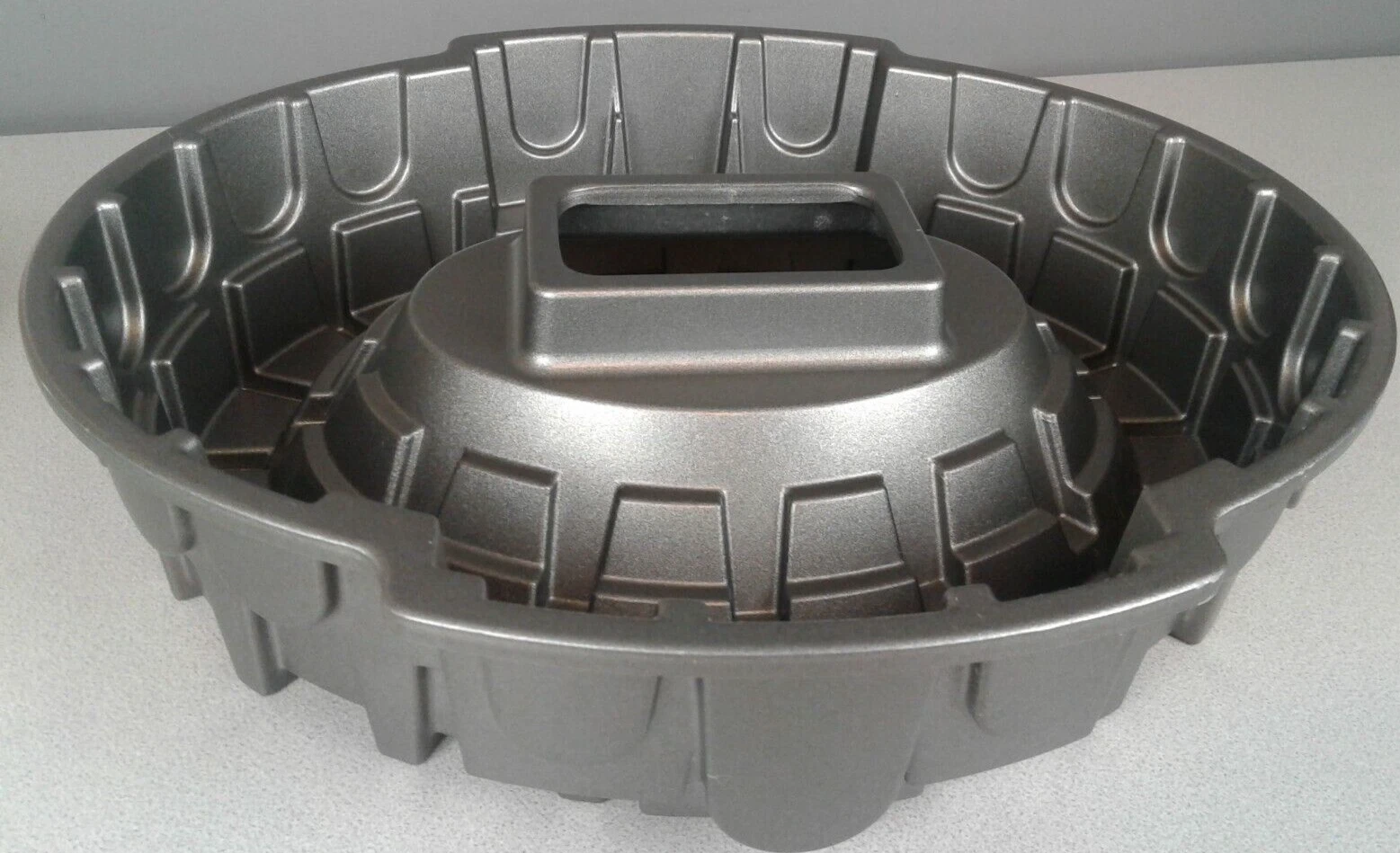 Nordic Ware 9 cup Aluminum Sports stadium Cake Mold (C2)
