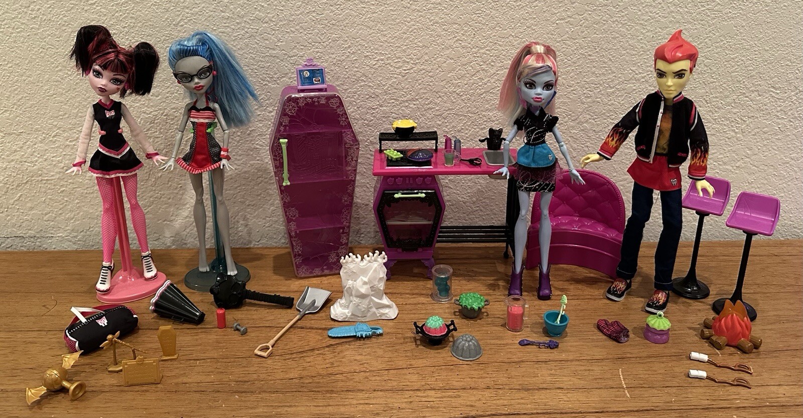 Monster High Home Ick Abbey & Heath + Playset + Accessories