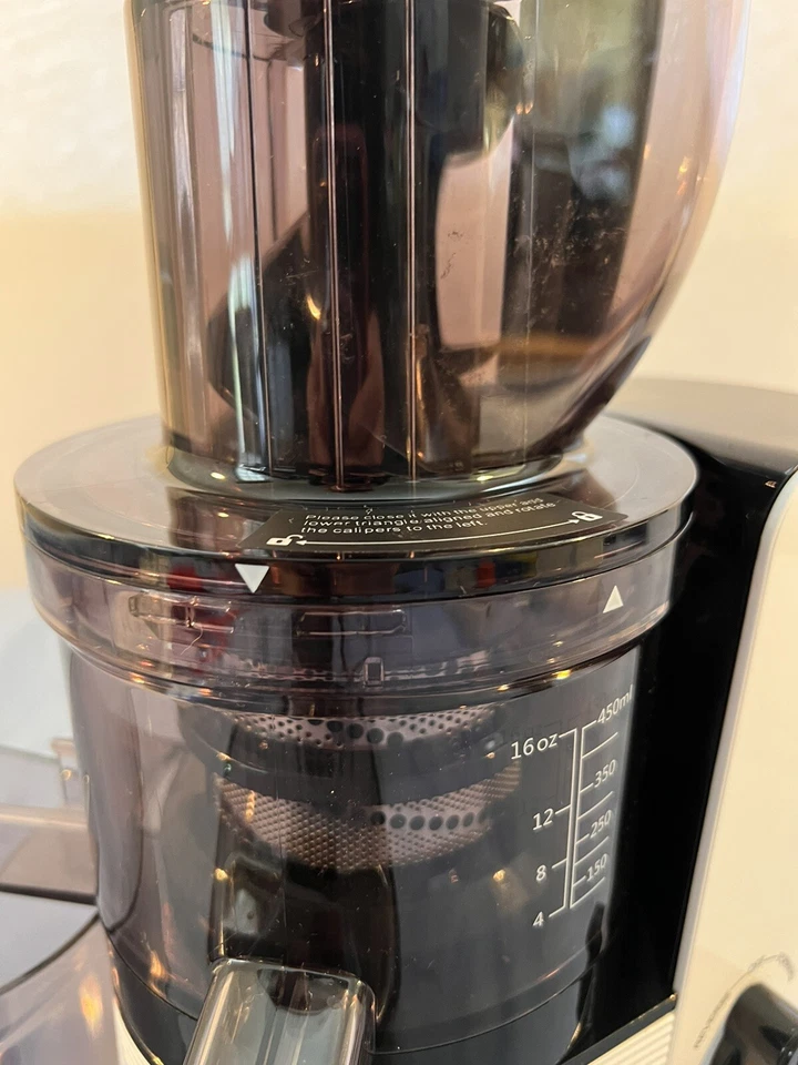 Exprimidor de masticación lenta SKG canal ancho prensa en frío modelo A10 usado en excelente estado Foto 3 de 4