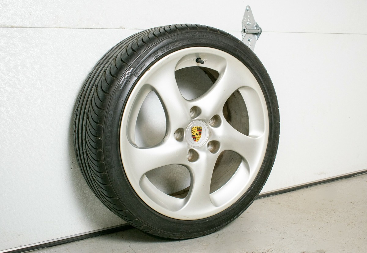 GENUINE OEM PORSCHE 911 996 FRONT WHEELS SILVER USED 99336213601