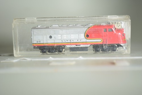 Escala 91031 N BACHMANN F9 SF ATSF SANTA FE ALIMENTADO SIN ACOPLADORES | Zustand: Used