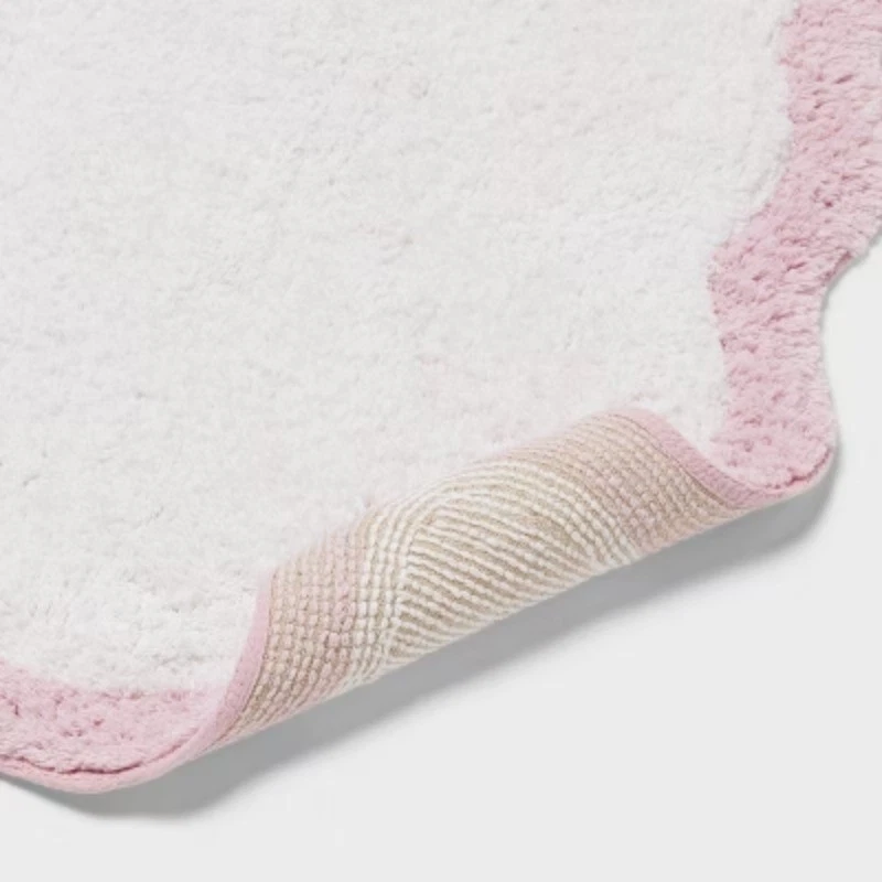 Alfombra de baño Purple Wave para niños' - Pillowfort Foto 4 de 4