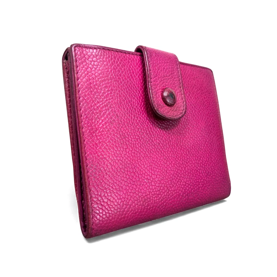 Carteira bifold compacta CHANEL marca coco pele de caviar rosa vintage usada Itália - Imagem 3 de 4