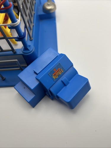1997 JAKKS WWF Royal Rumble Action Ring und Figuren Set Leiterstuhl komplett - Bild 7 von 9