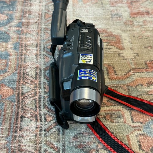 JVC GR-AXM230U Camcorder VHS Recorder with Battery- UNTESTED No Charger - Picture 7 of 11