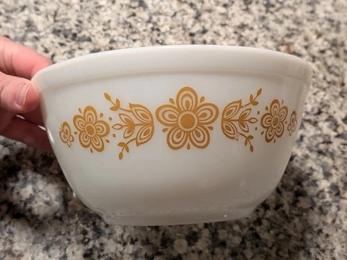 Vintage Pyrex Butterfly Gold 402 Round Mixing Bowl 1 1/2 qt Small Gold White EC