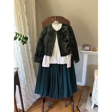 Velvet jacket paired pleated skirt  vintage ruffle top reenactment Victorian S