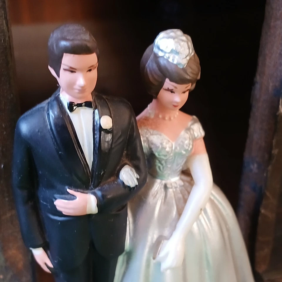 DE COLECCIÓN ADORNO DE PASTEL DE BODA WILTON NEGRO/PLATEADO HECHO EN HONG KONG AÑOS 60 3,5" Foto 3 de 4