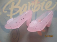 BARBIE DOLL / PAIR OF SHOES: BOOTS, PUMPS ....... (527)