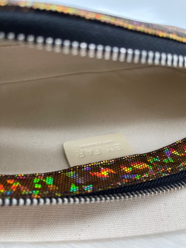 AUTÉNTICO NUEVO CON ETIQUETAS $420 BY FAR Para mujer Rachel Disco Holograma Bolso de Cuero en Discoteca Bronce - Imagen 10 de 12