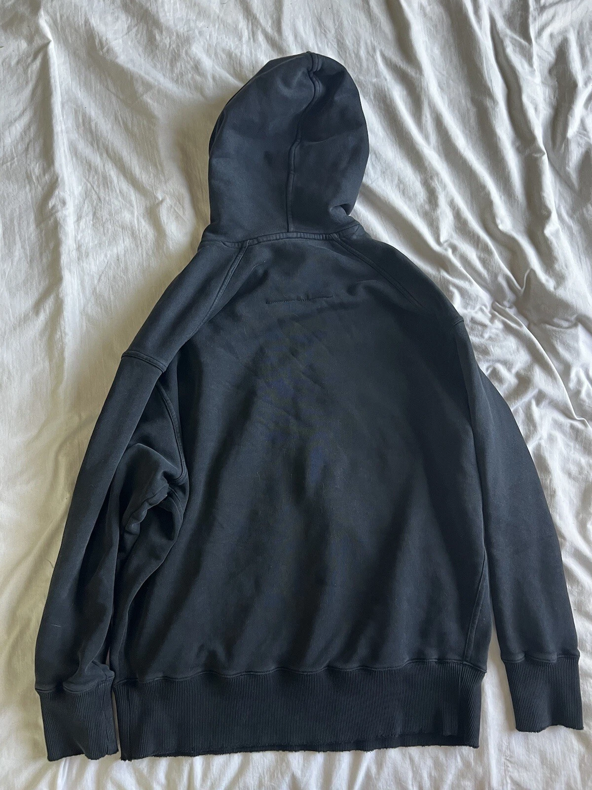 GIVENCHY Felpa con cappuccio oversize filo spinato