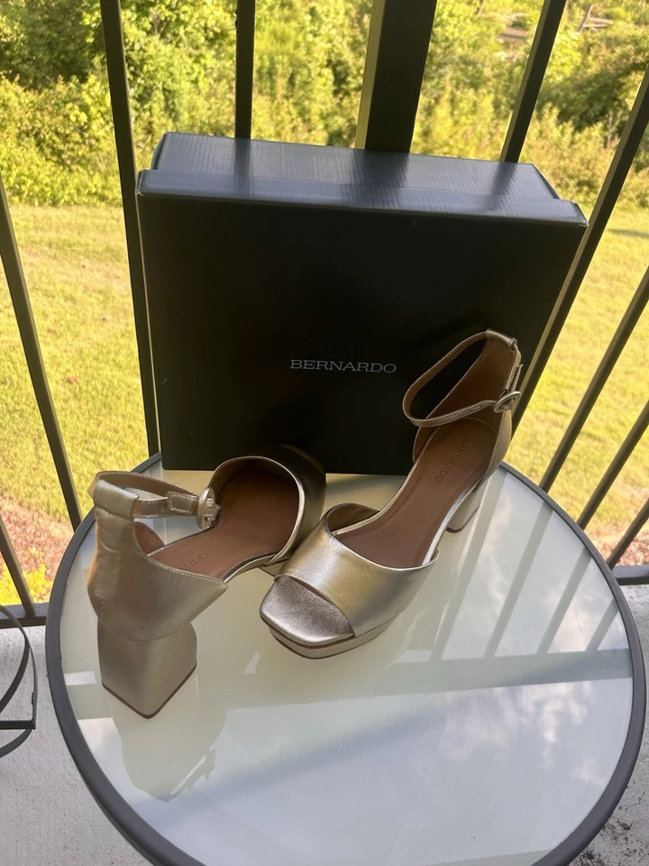 Tacones Bernardo 1946 Champagne Gold Raleigh 8,5 Foto 2 de 4