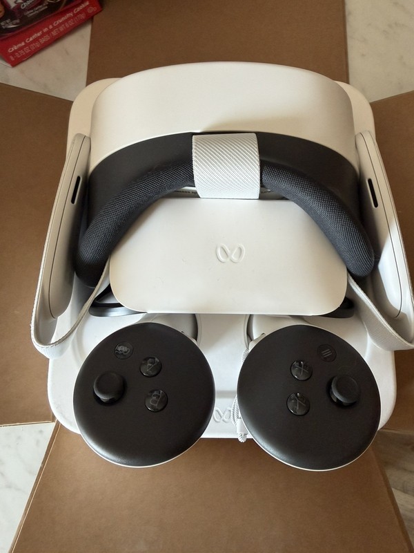 Meta Quest 3 128GB W Controllers