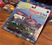 Johnny Lightning 2001 Chevy Silverado Ext Cab Tom Mann Jr Bass Boat Bassin' USA