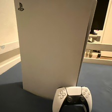 Sony PlayStation 5 (PS5) Disc Edition. MIT controller