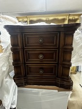 comodino vintage in stile francese