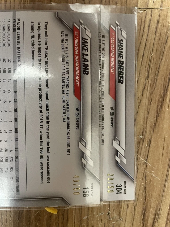 Lote de 2 tarjetas Topps Fathers Day Blue Shane Bieber 2020, Jake Lamb #/50 Foto 2 de 2