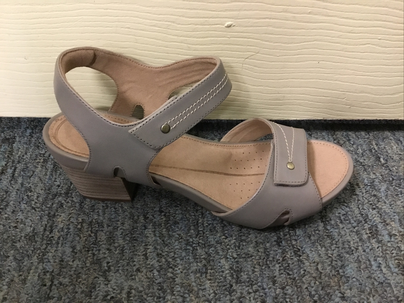 New Womens Clarks Unstructured Un Palma Vibe Sandal in Taupe 26149472 size  6.5 | eBay
