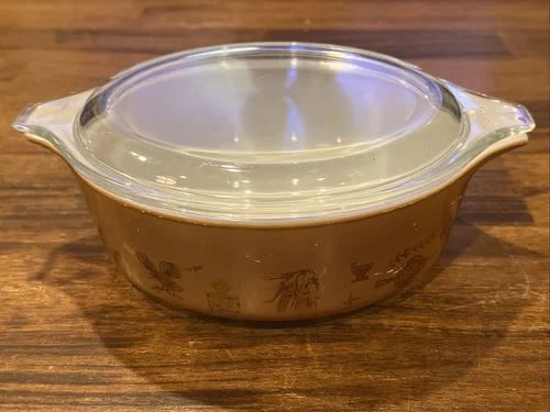 VINTAGE PYREX EARLY AMERICAN  471 1 PT BROWN WITH GOLD CASSEROLE w/ LID