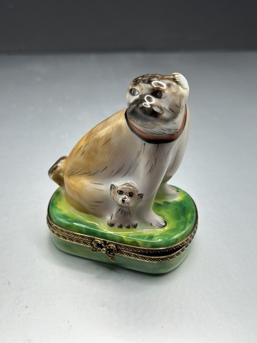 Limoges France PEKINGESE PUG DOG Peint Main Hand Painted  CHAMART Trinket Box - Picture 1 of 6