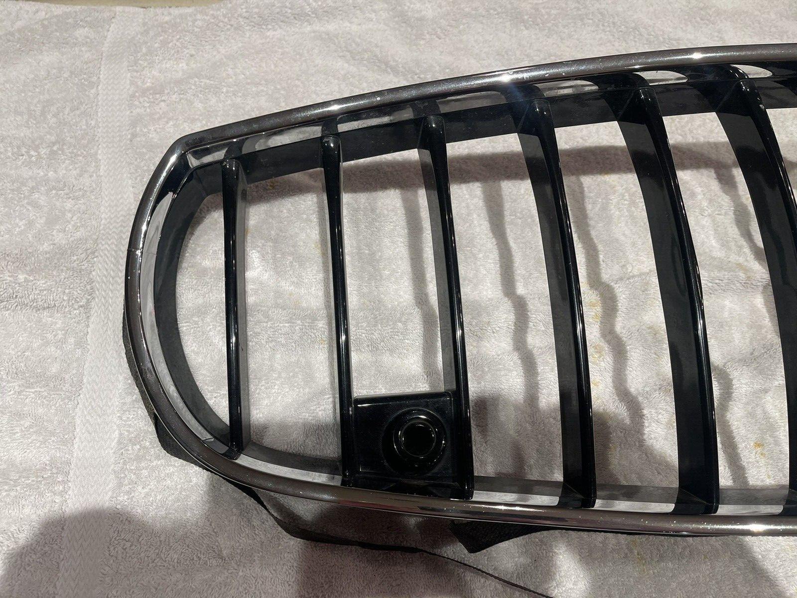 MASERATI 14-17 QUATTROPORTE FRONT BUMPER GRILLE GRILL W 2 SENSORS